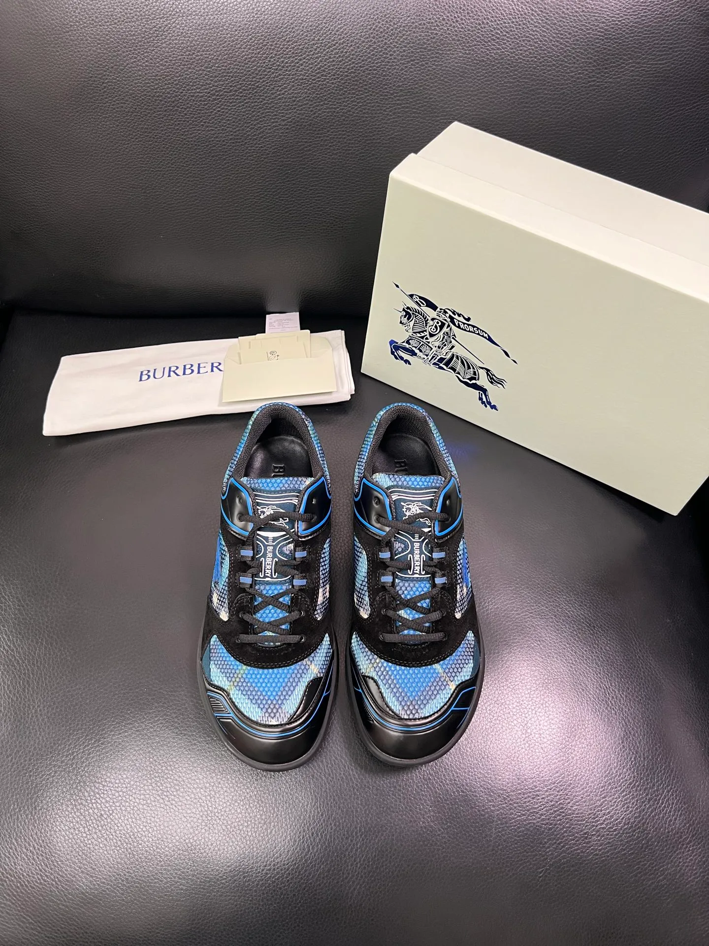 Men's shoes 💰740 BURBERRY top crafts Burberry counter synchronization, original factory configuration imported cowhide fabrics from Italy, high-quality complex splicing process, imported cowhide inner pads, breathable and comfortable, soles: original soles specially provided by the original factory, original and single goods High quality welcome to compare, code number 38-44 (customized 45 46) 85855